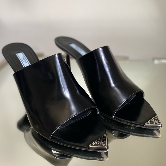 Like new Prada Brushed Leather Pointy-toe Sandal 40.5 $1,295 - Picture 5 of 15